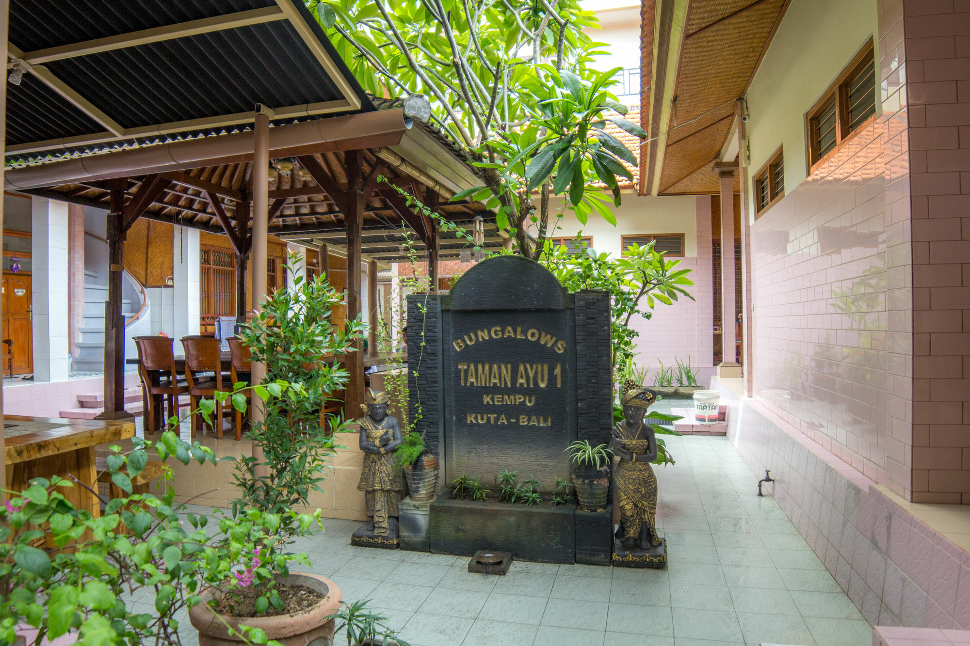 Bungalow Kempu Taman Ayu I Apartamento Kuta Lombok Exterior foto